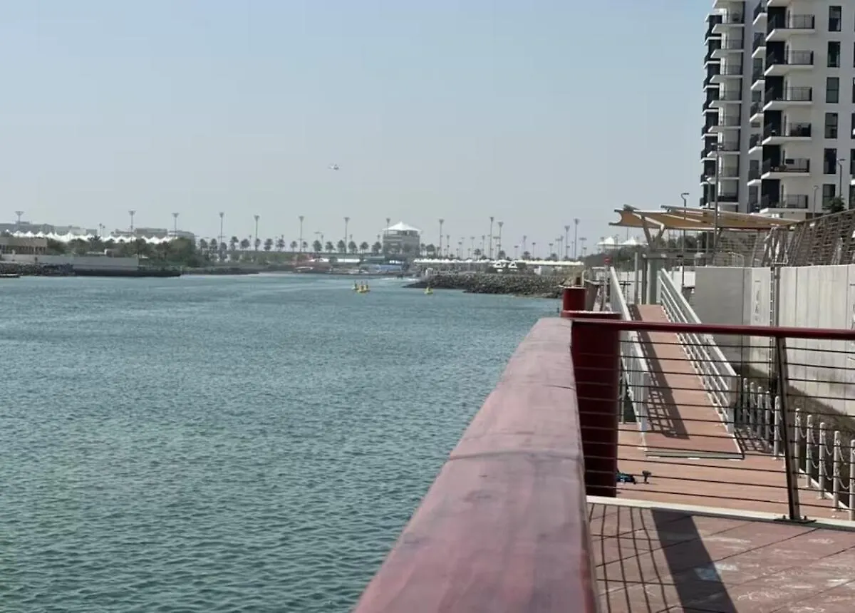 Waterfront Studio Cozy & Stylish Stay - Pet-Friendly Abu Dhabi Apartment